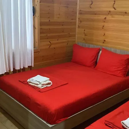 Holiday home Bujtina E Zefit