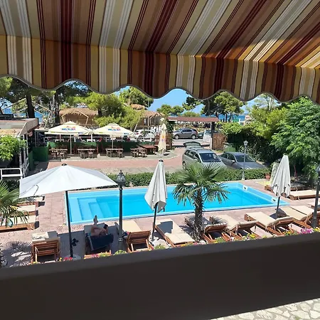 Bujtina E Zefit * Shengjin (Lezhe)