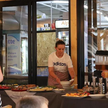 Bujtina E Zefit Holiday home *