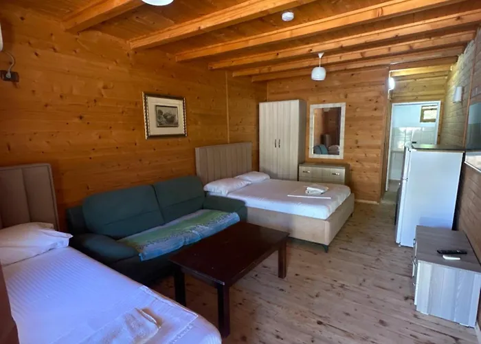 Nyaraló Bujtina E Zefit *