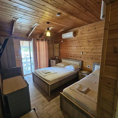 Bujtina E Zefit Semesterbostad *