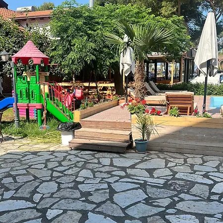 Bujtina E Zefit *